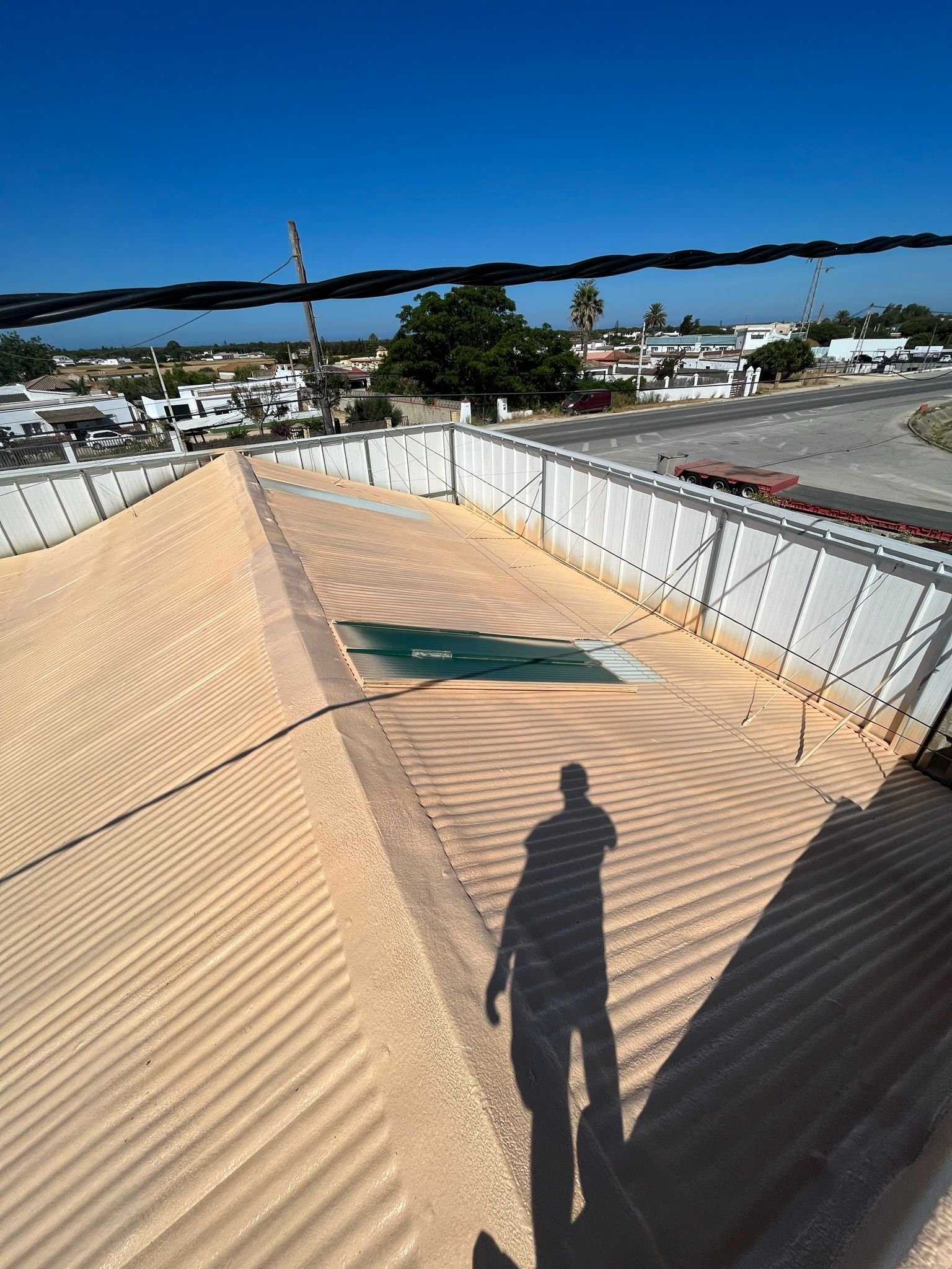 Espuma de poliuretano proyectada en una nave industrial